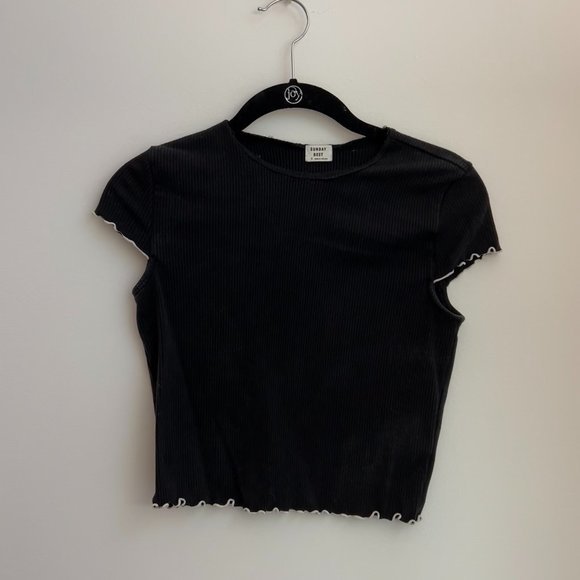 Aritzia Tops - Aritzia Sunday Best Black Cropped Tee